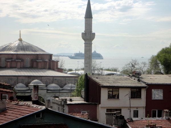 VOYAGER STEAMS INTO ISTANBUL