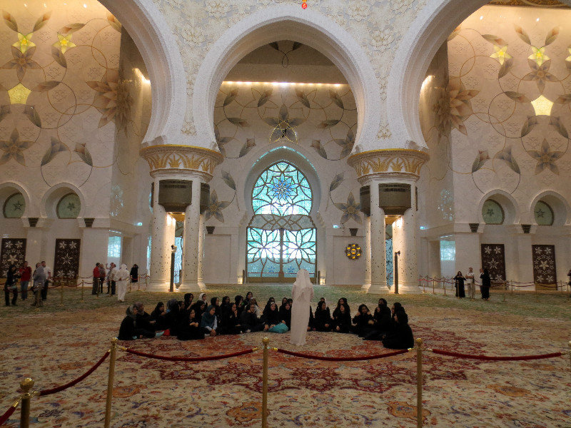 THE GRAND MOSQUE OF ABU DHABI
