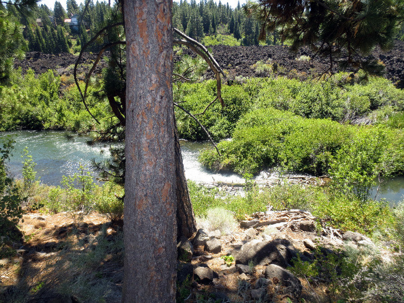 HIKING ON THE DESCHUTES RIVER