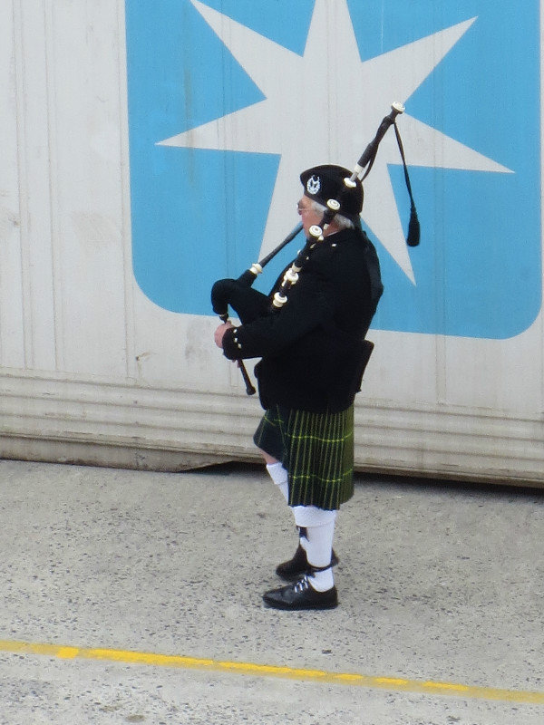 A BAGPIPER'S SALUTE TO THE WHISPER 