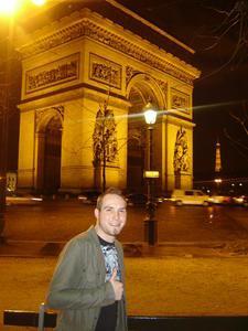 Arc de Triomphe, Eiffel Tower, & a well impressed Kiwi!