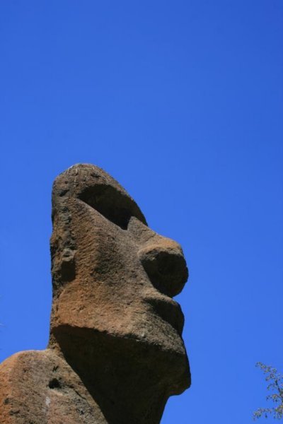 Eine MOAI-Figur (Original von der Osterinsel)