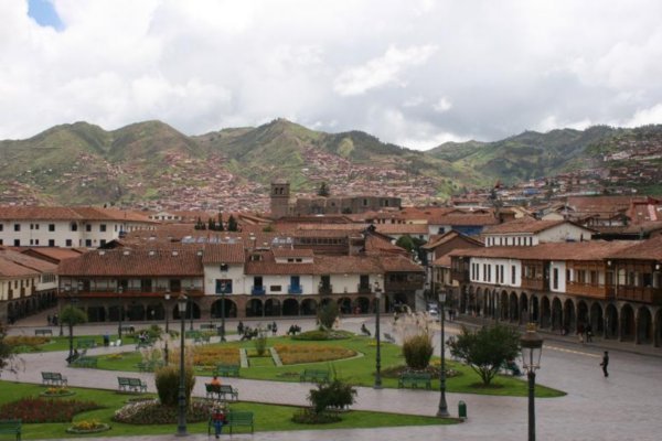 Der Plaza Armas mit den Arkadengaengen