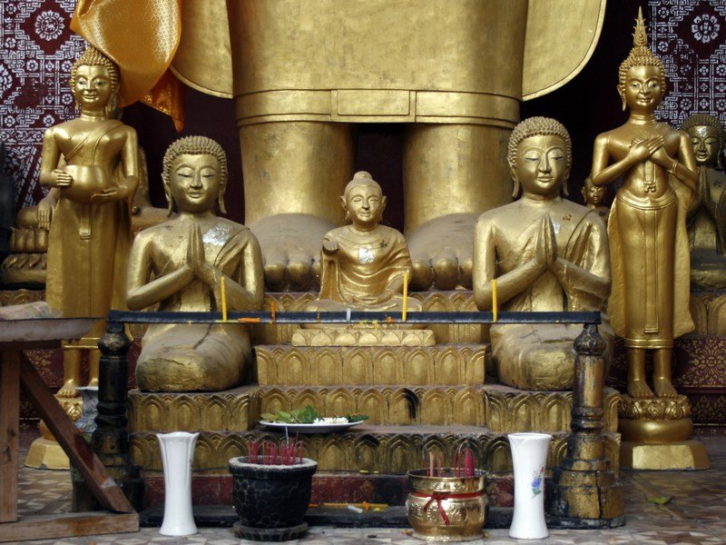 Goldene Buddhas in einem Wat