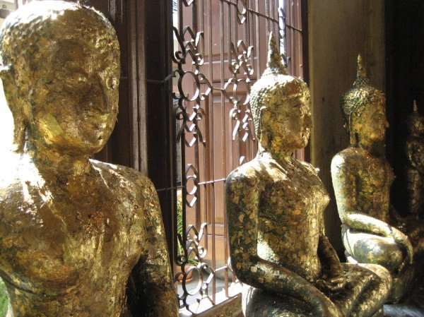 Statues, Wat Traimit