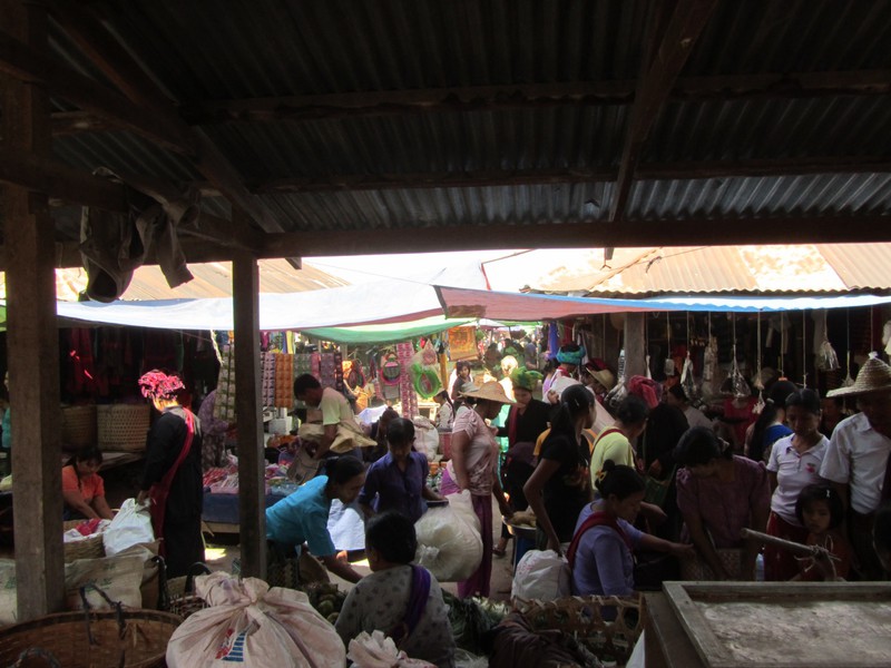 Pao, Shan, and many other ethnic groups at the market