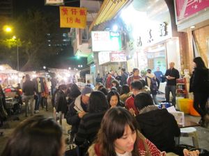 Crowd while eating Hotpot rice