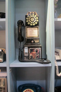 Old phone - more of a collectible 