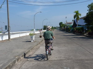 Steve leading the way, as we ride aside the Mekong.