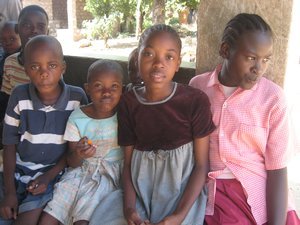 61 Kinder in Mbaraoni