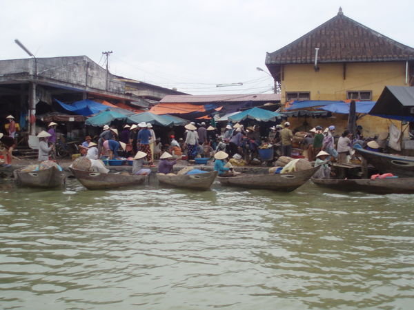 Trading on the river of Hoi An