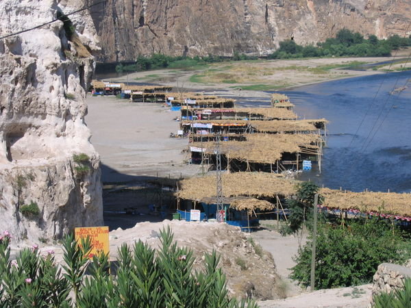 restaurants (literally) on the Tigris River