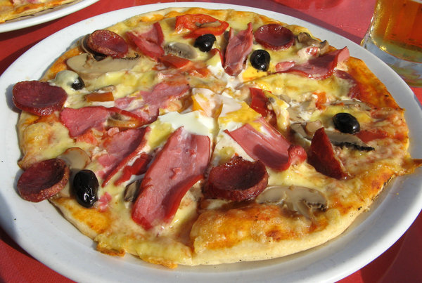 pizza in Priştina