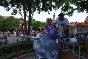 Disneyland - the kids and Dumbo