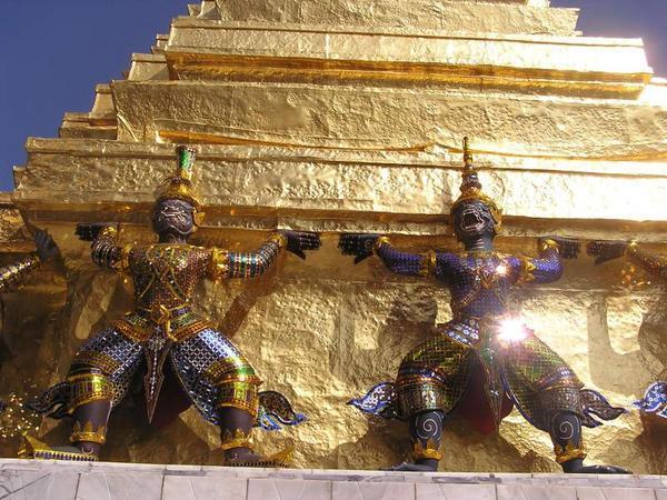 Wat Phra Khaew figures