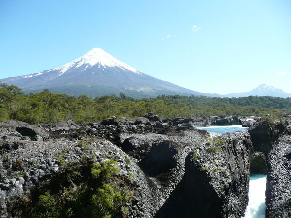 Volcán Osorno mit Saltos del Petrohue