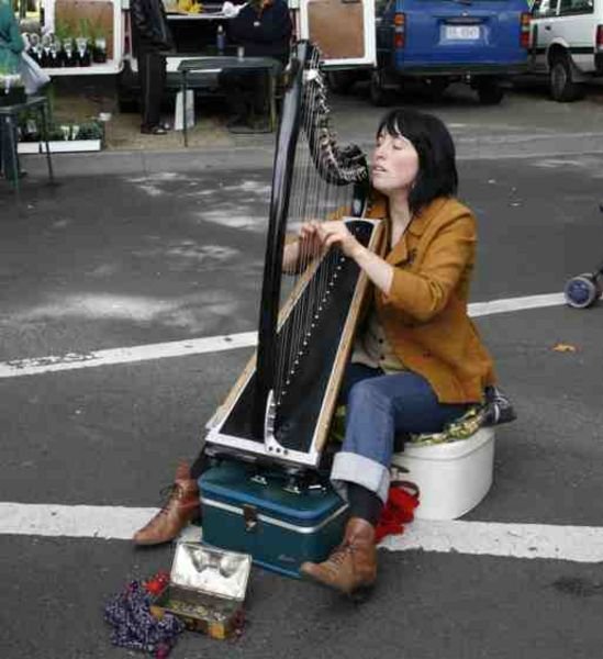 harpist in the market