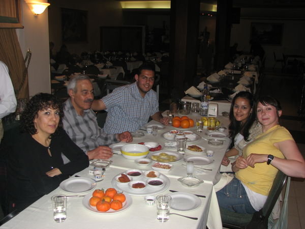 Repas grandiloquent avec Manal et sa famille