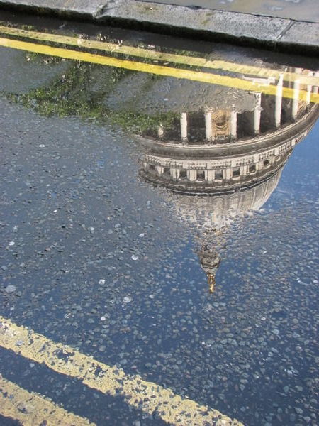 Reflet de l'eglise St-Paul, Londres