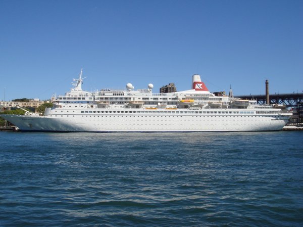 A cruise liner
