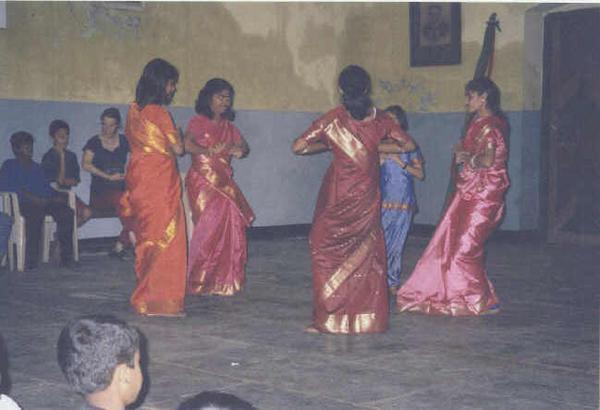 Middle girls traditional south Indian dance