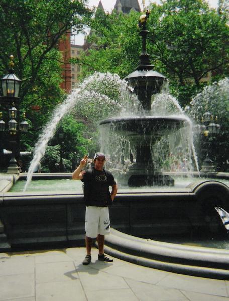 lunchtime fountain in NY