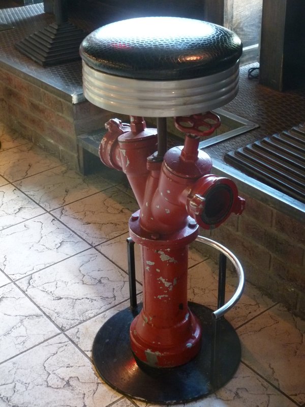 Fire hydrant stool