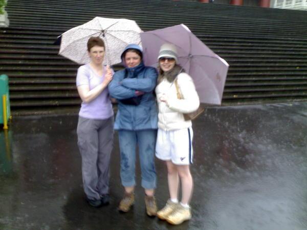 SUSAN, RACHEL AND LIZA IN THE RAIN, IN CHONQUIN