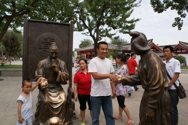 Chineses e as estatuas