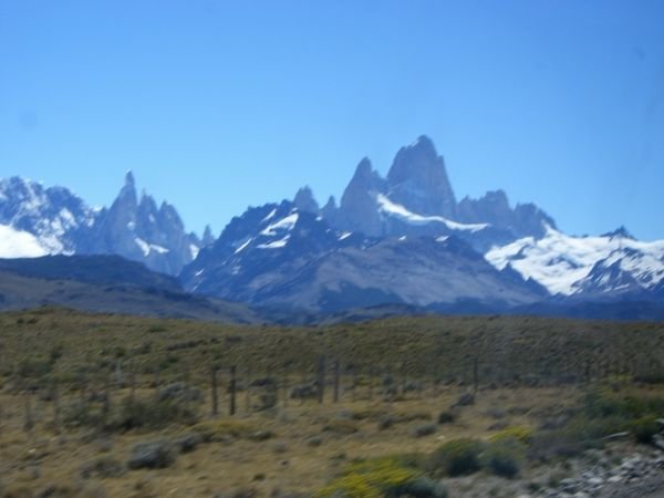 Cerro Torre (links) und Fitz Roy (rechts)