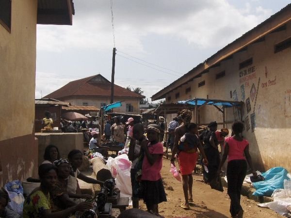 01_Markt in Suhum