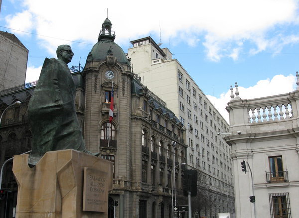 Allende statue at Plaza Moneda