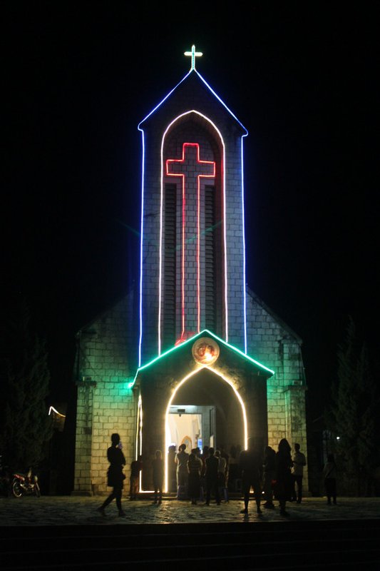Sapa cathedral at night