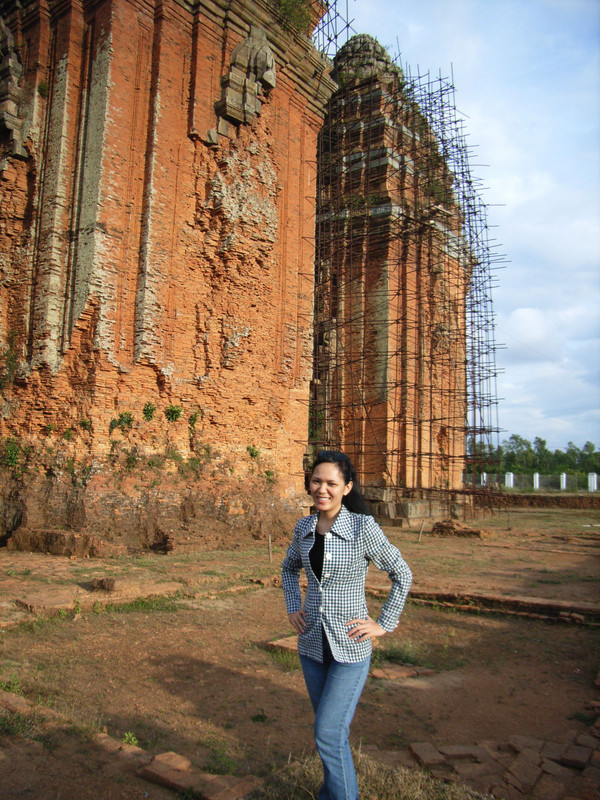 Me at Dương Long brick towers 