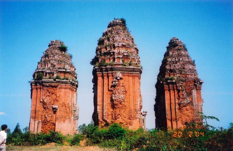 Dương Long brick towers 