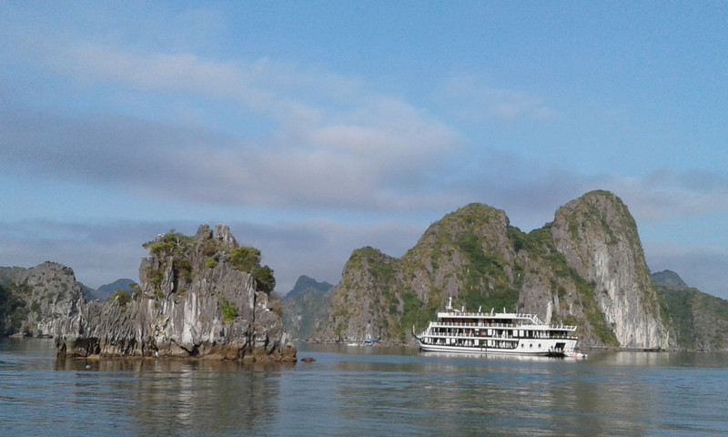 Cruising Lan Hạ bay, northern Vietnam