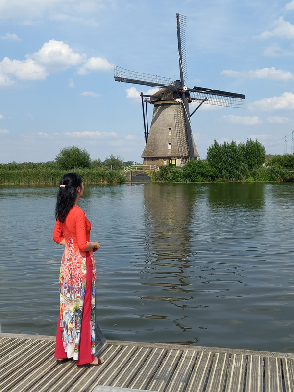 Me at Kinderjik windmills near Rotterdam, Holland