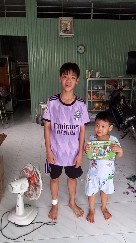 Vinh and Bao in a video clip to thank the donors