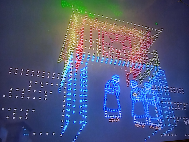 2,400 drones performed on the night sky of Hanoi on New Year's Eve