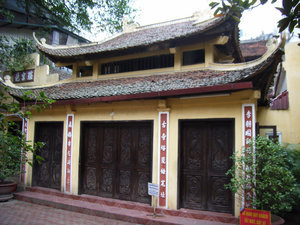 Pagoda on Lý Quốc Sư street
