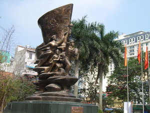 Statue at Vietnam - Russia Friendship Center