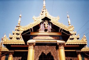 Shwedagon Paya in Yangon 