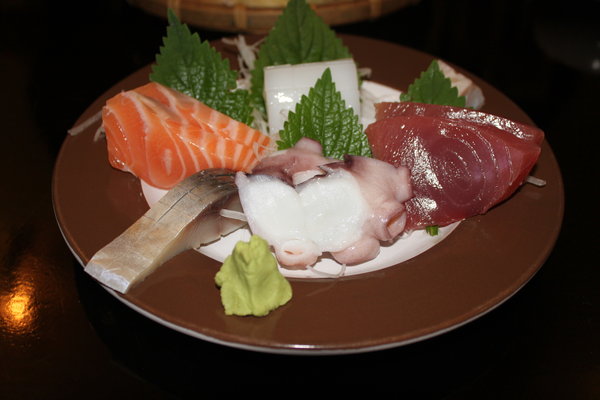 Sashimi (raw seafood)