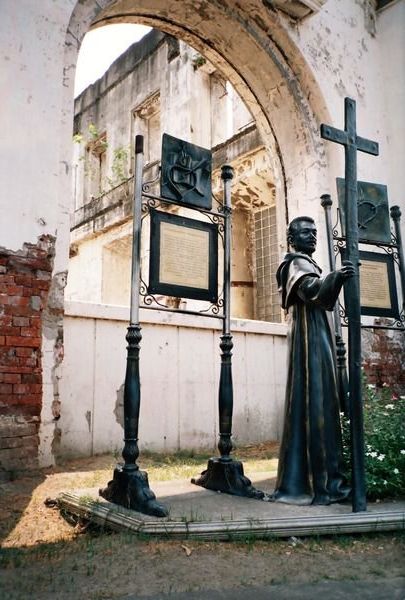 Statue of a priest at Intramurous