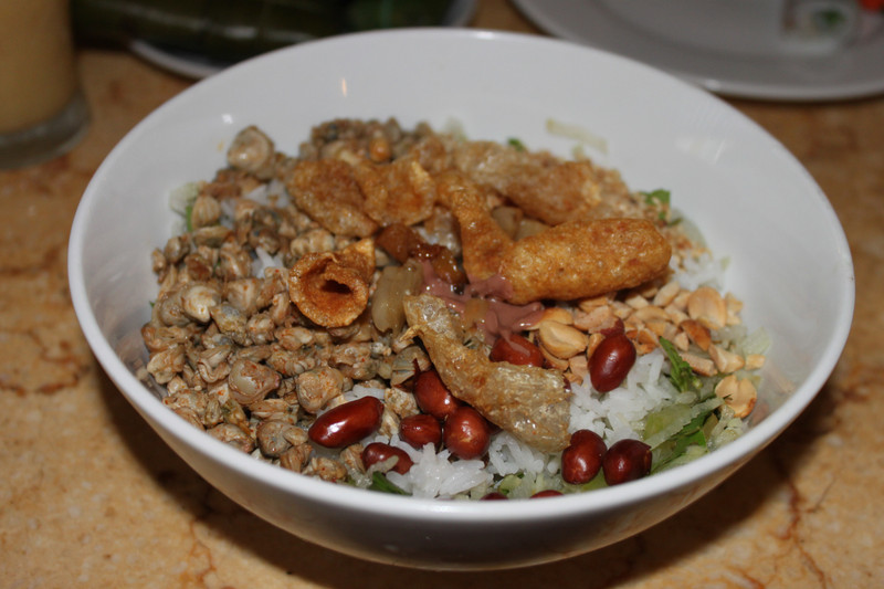Cơm Hến (rice with tiny clams)