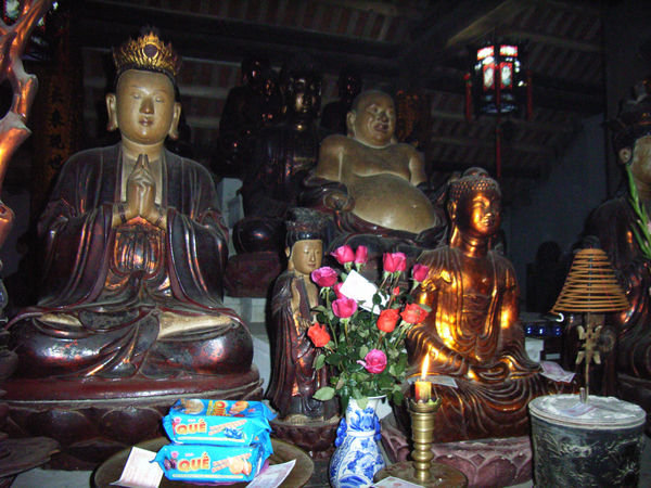 Buddha statues at Mía pagoda