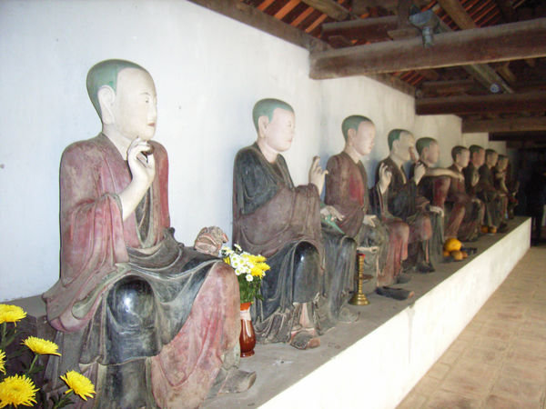Buddha statues at Mía pagoda