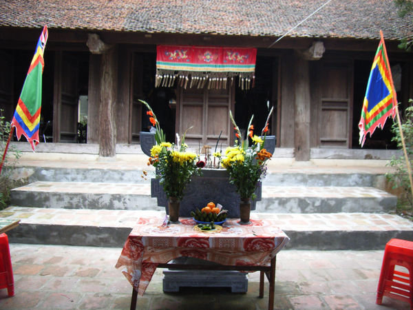 King Phùng Hưng's temple