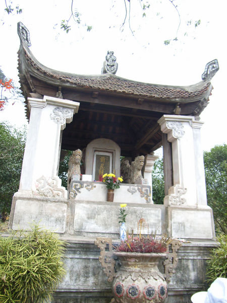 King Ngô Quyền's tomb