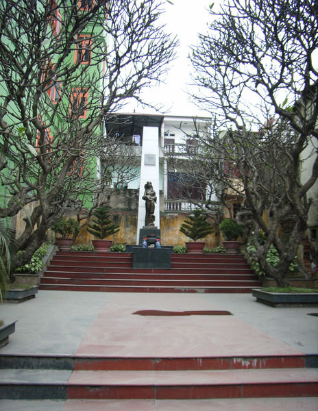 War memorial on Khâm Thiên street in Hanoi